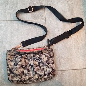 Lululemon Hip to Be Free Bag